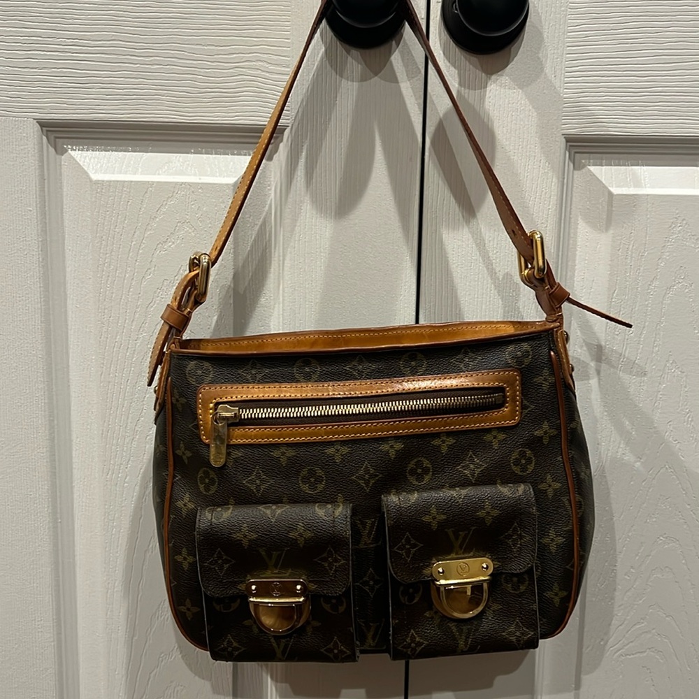 Louis Vuitton monogram Hudson GM bag.